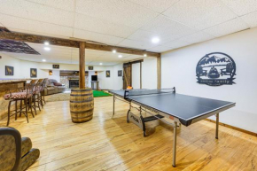 Ottawa Cabin Hot Tub, Wraparound Deck, Games